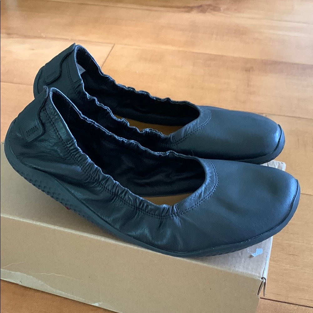 Vivobarefoot Women's  Ballet Flats 10/ 10.5